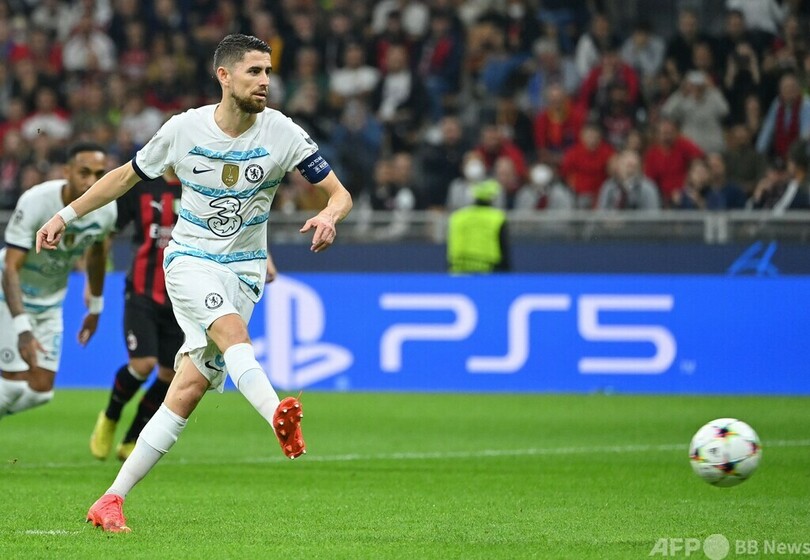 チェルシー、10人のミラン下し首位浮上 欧州CL16強へ前進