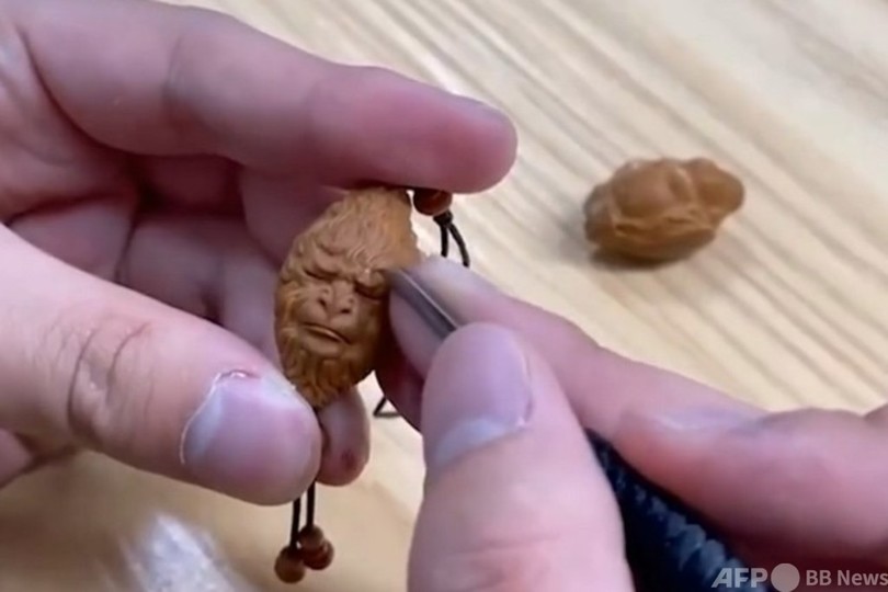中国の大学1年生、オリーブの種に「西遊記」の人物を彫刻