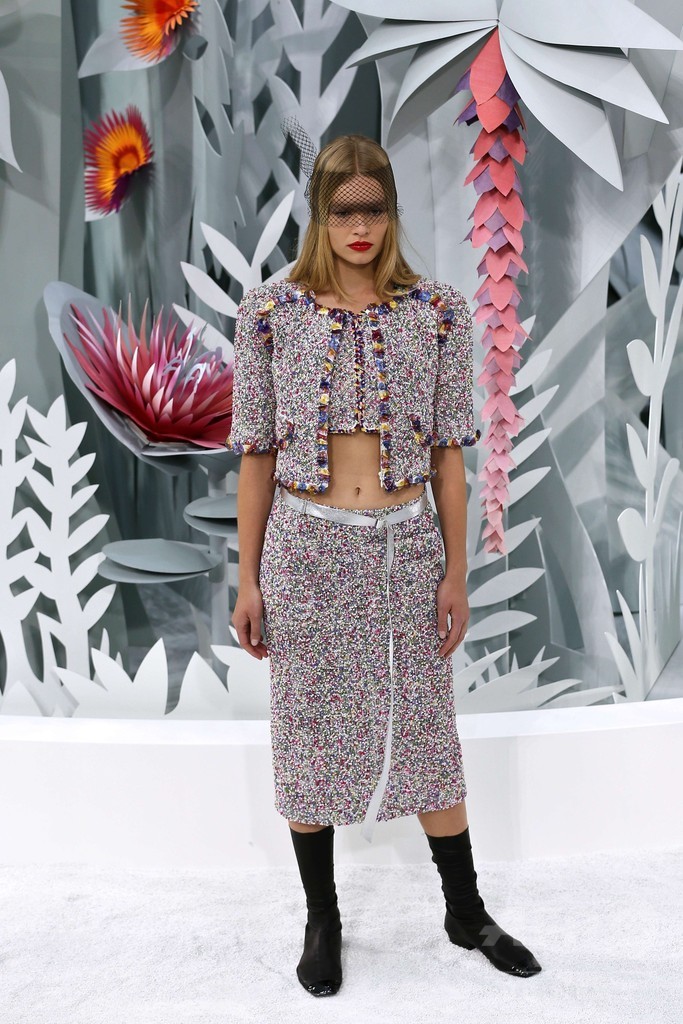 21世紀のフラワーウーマン、「シャネル」15年春夏オートクチュール