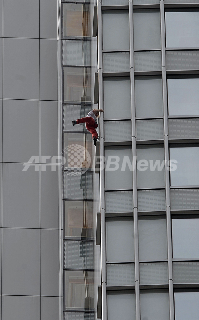 「フランスのスパイダーマン」、香港の高級ホテル制覇