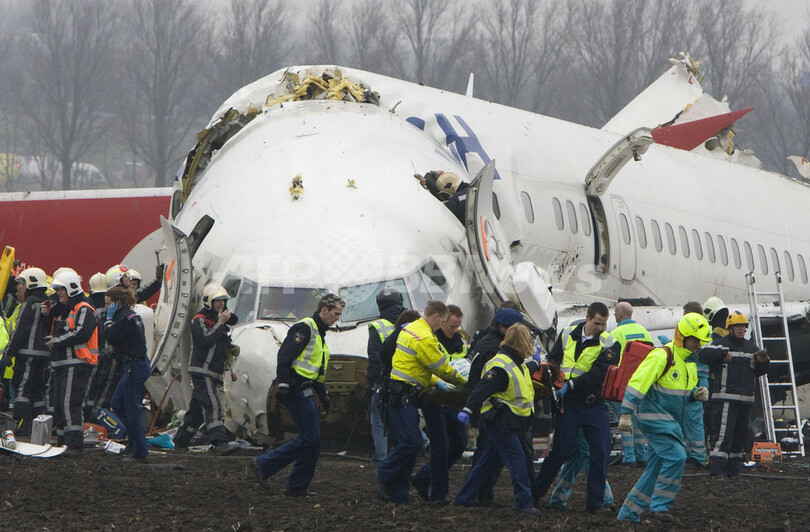 トルコ航空機が墜落、着陸に失敗 アムステルダム空港