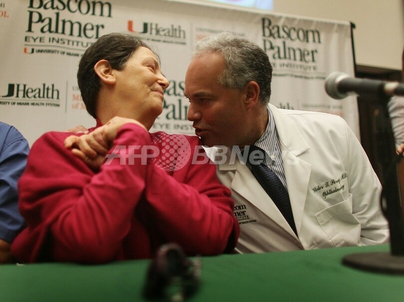 自分の歯を目に移植、失明から視力回復 米女性