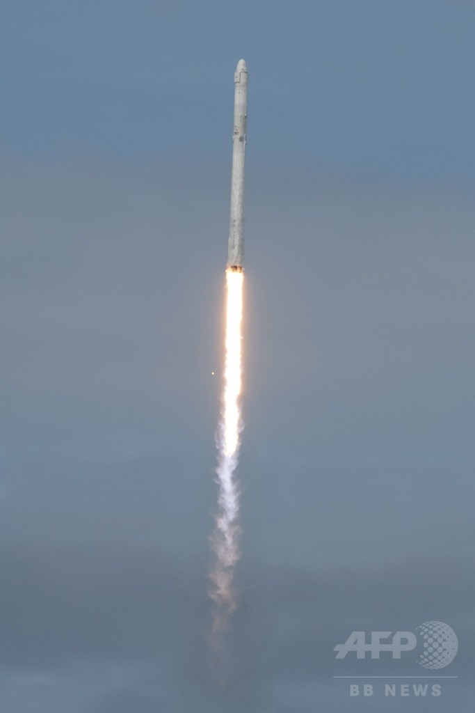 米スペースX、初の再利用宇宙船を打ち上げ ISSに物資補給