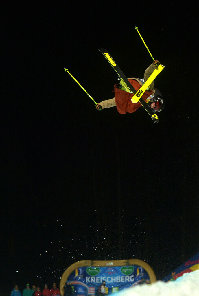 長野の雪崩で2人死亡 米プロスキーヤーも犠牲に