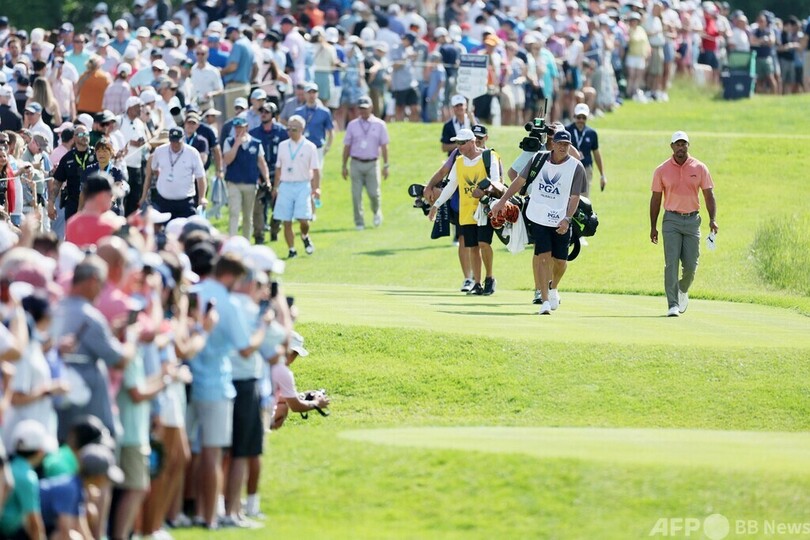 シャウフェレ、メジャー最少タイ「62」で首位発進 全米プロ