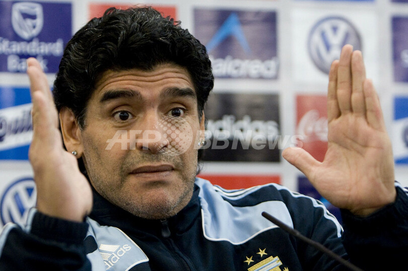 マラドーナ監督 ブッチャー氏を再び惨めな姿に