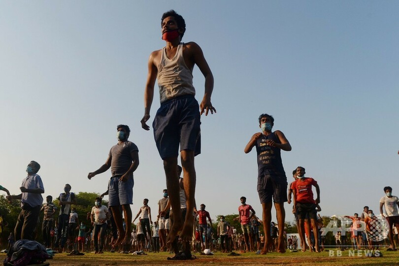 インドで雄牛の葬式に200人、新型コロナで全土封鎖の中