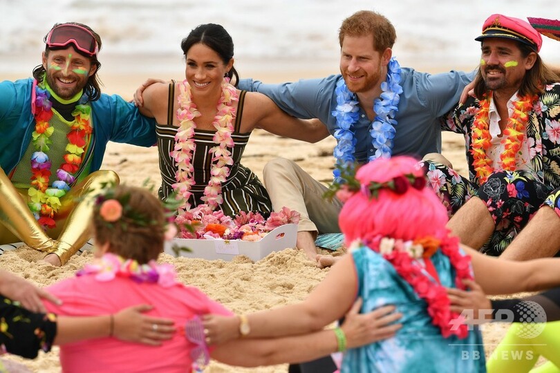 ヘンリー英王子とメーガン妃、はだしでボンダイビーチに