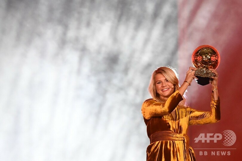 女子初代バロンドールのヘーゲルベルグ、授賞式での「セクシーダンス」騒動を一蹴