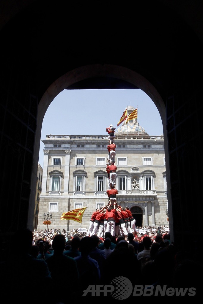 欧州各地に｢人間の塔｣、カタルーニャ州独立求め