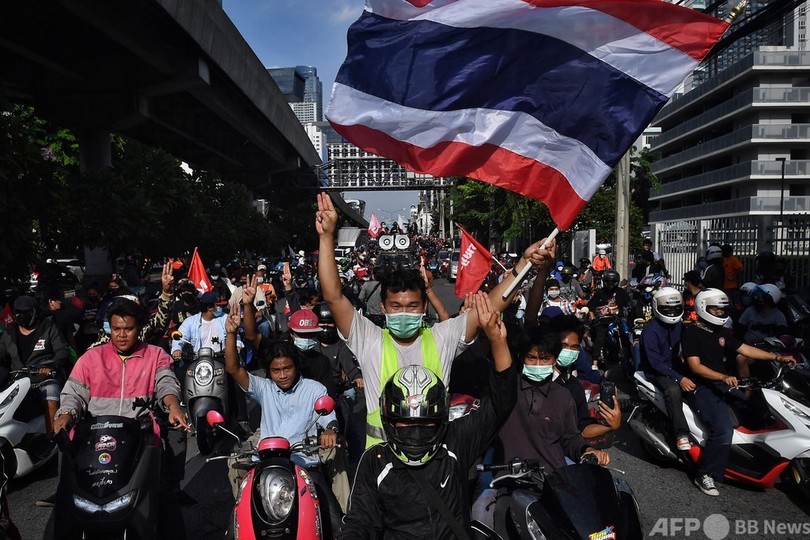タイで大規模反政府デモ 警察と衝突