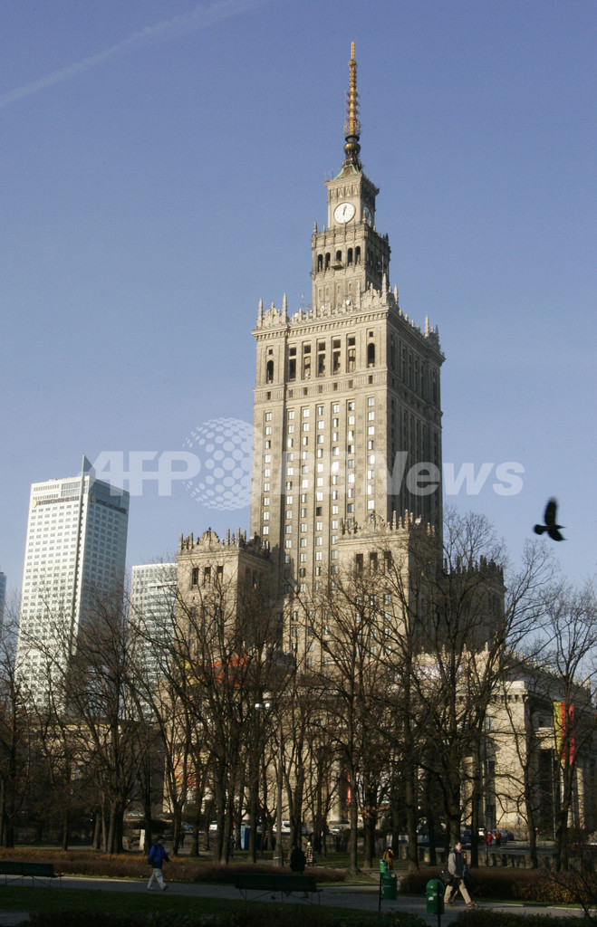 ワルシャワの文化宮殿を巡り論争が勃発 - ポーランド