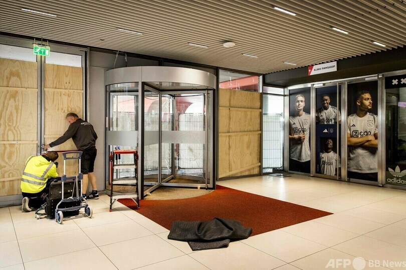 中止になったアヤックス対フェイエ戦、無観客で再開へ