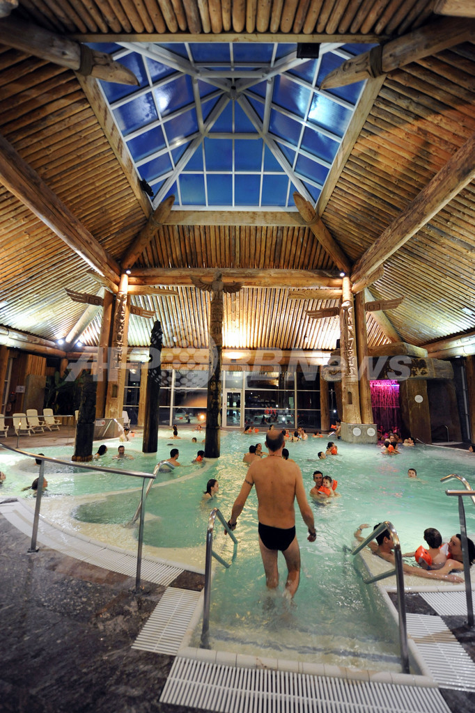 仏ピレネー山脈の温泉でくつろぐ新年の休暇