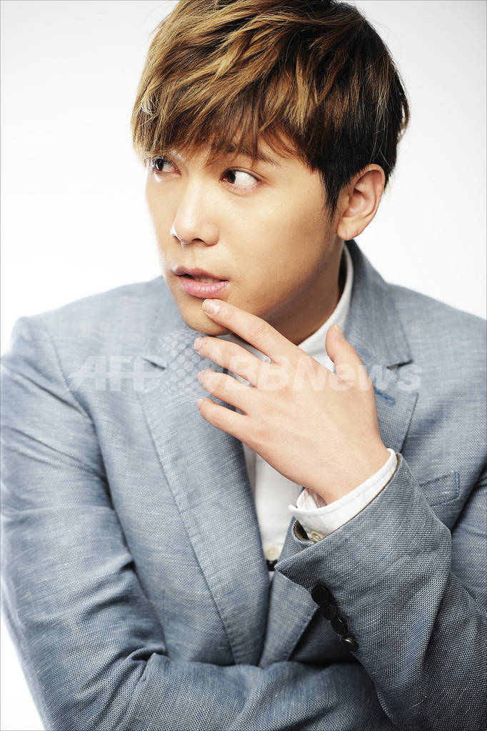 『熱いアンニョン』のイ・ホンギ、インタビューでのポートレート公開