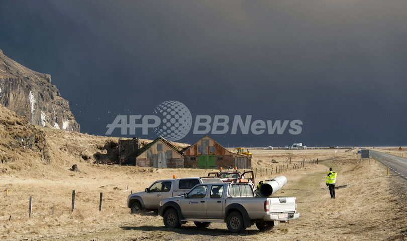 太陽の光をさえぎる噴煙、アイスランド