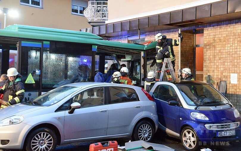 スクールバスが壁に衝突、重傷10人含む48人けが 独南西部