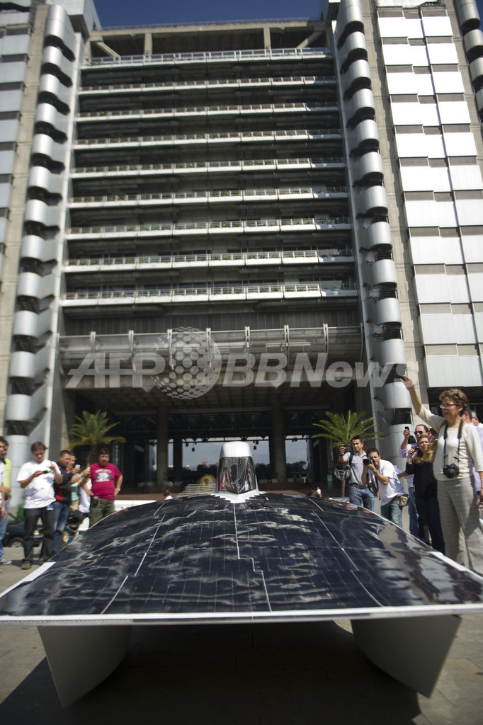 新作ソーラーカーをお披露目、コロンビア