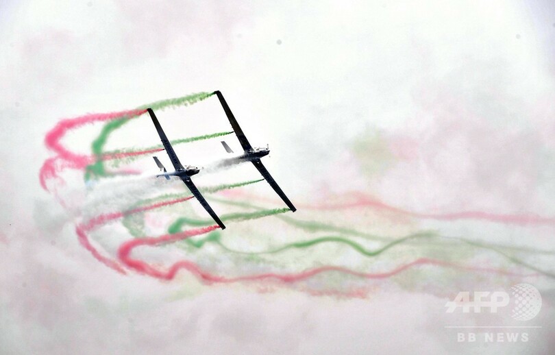 迫力のアクロバット飛行も！ 2019四川国際航空展が開幕