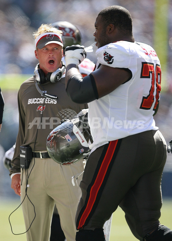 シーホークス シーズン初戦でバッカニアーズに快勝