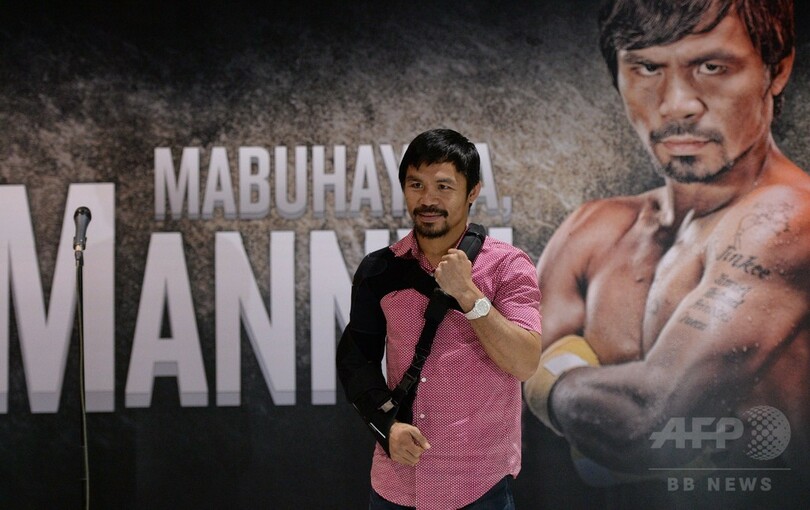 パッキャオがフィリピンに帰国、手術した右肩はつり包帯で固定