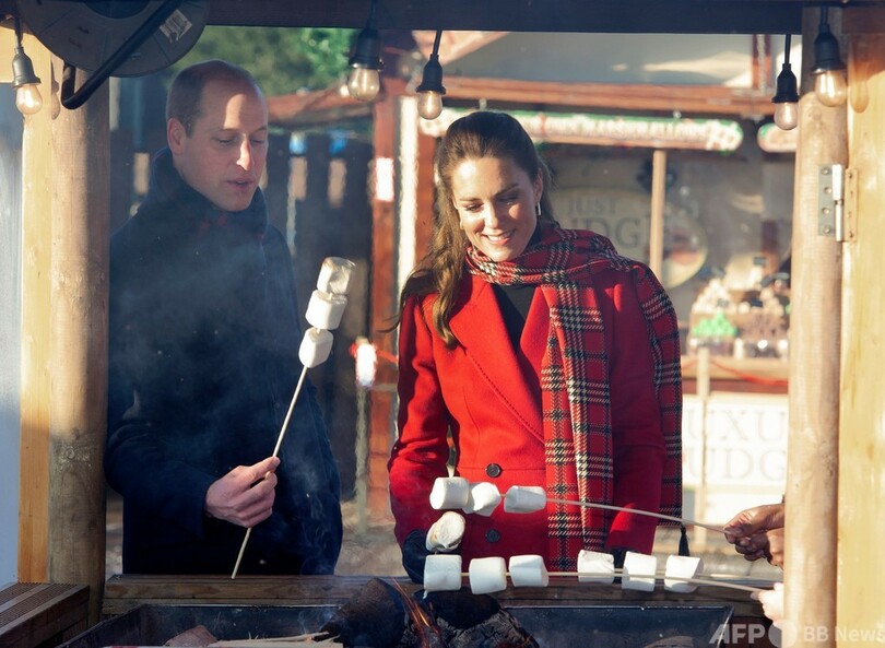英王子夫妻、表敬ツアーが物議 コロナ規制の中で各地訪問
