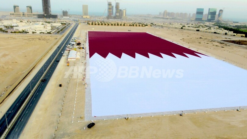カタール、「世界最大の国旗」を建国記念日に披露へ