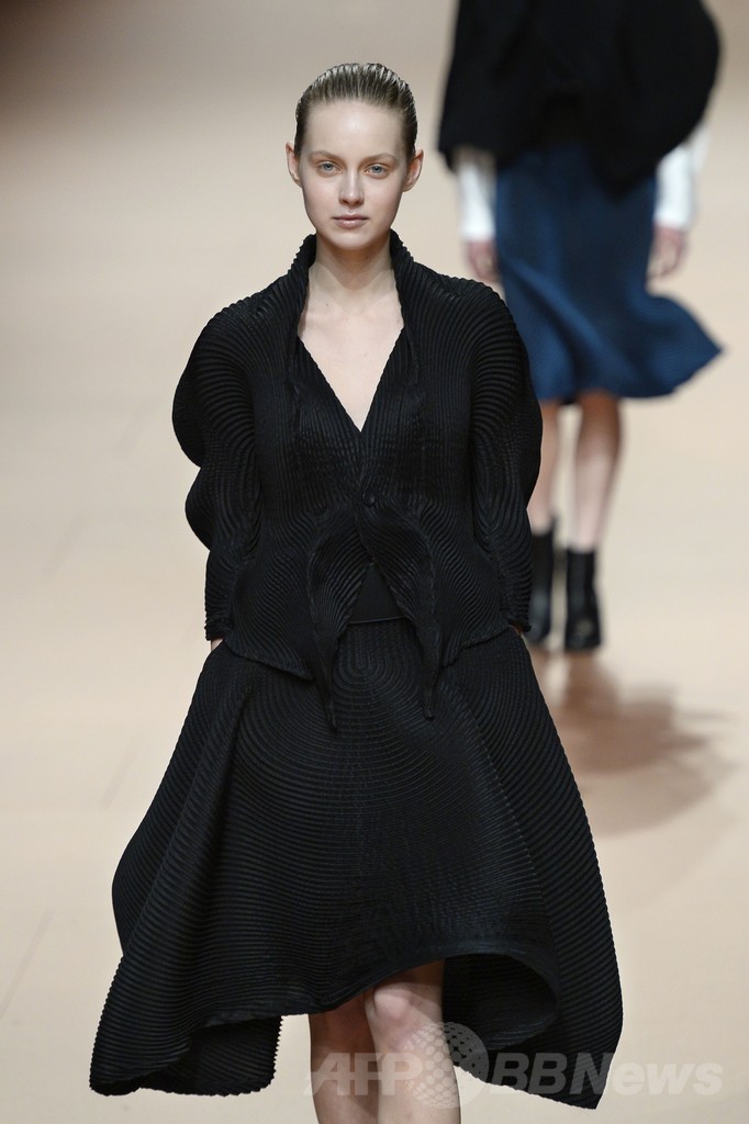 ＜14/15年秋冬パリコレクション＞イッセイ ミヤケ