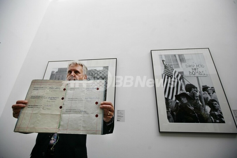 ジミヘンが燃やしたギターなど、ロック史変えたレア・アイテムが競売へ