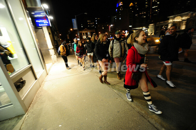 寒すぎる！冬のNYで「ノーパンツ」イベント