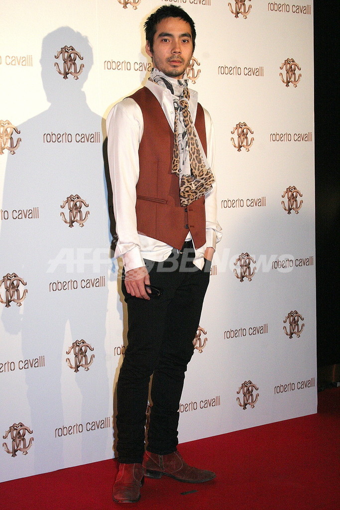 デザイナー初来日、「ロベルト カヴァリ 青山ブティック」オープニングレセプション