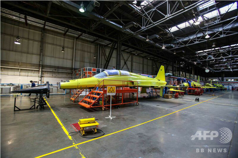 イラン初の国産戦闘機「コウサル」、製造ラインの写真公開