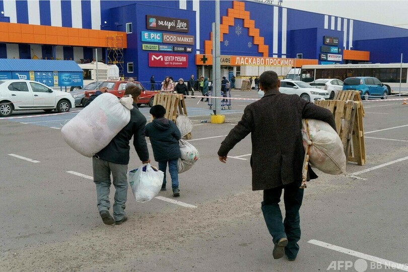 マリウポリ避難民、ザポロジエに到着 ロシア占領都市を経由