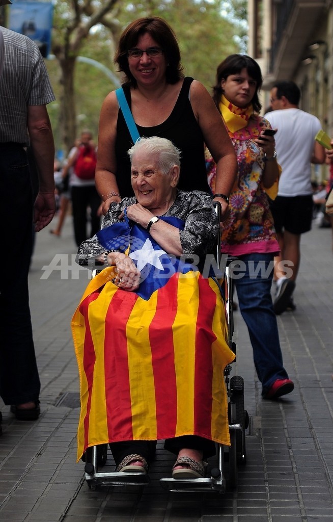 デモに100万人、自治権拡大求めるカタルーニャの人々