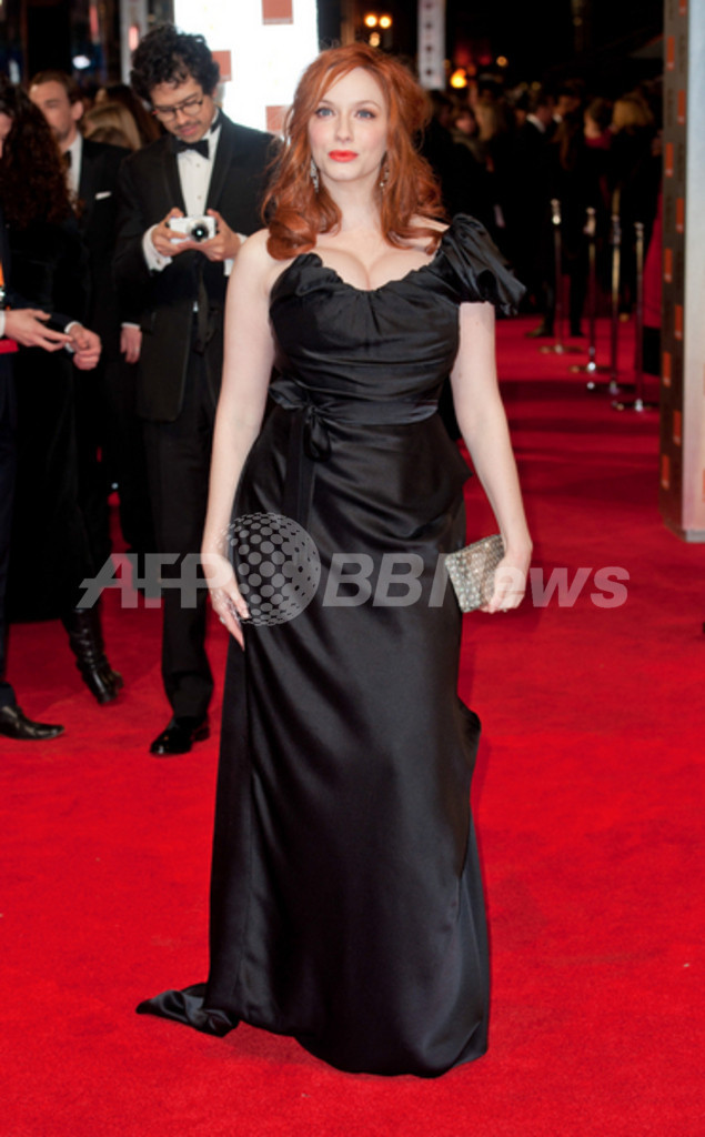 12年英国アカデミー賞、シックなブラックドレスが人気