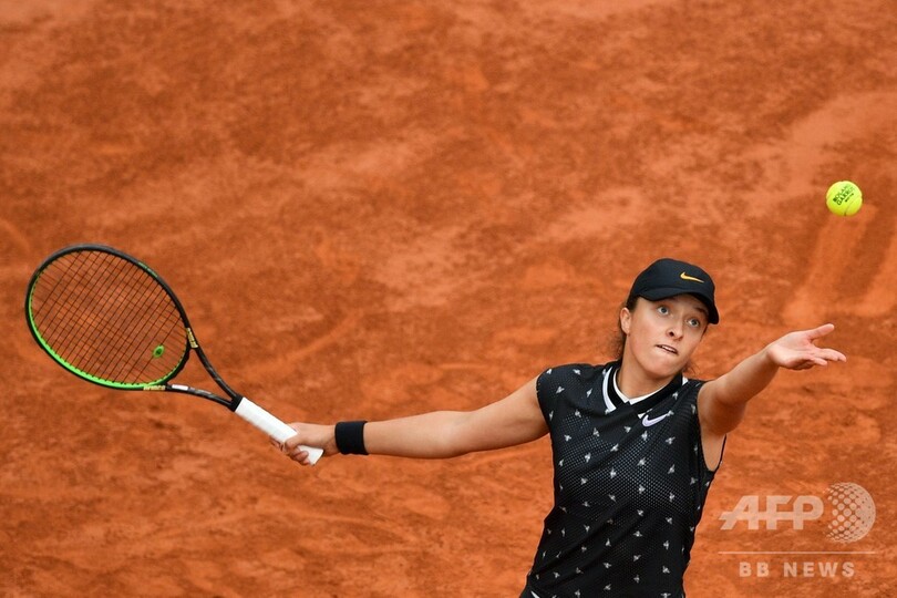 連覇狙うハレプ「ほぼ完璧」、45分完勝で準々決勝へ 全仏OP