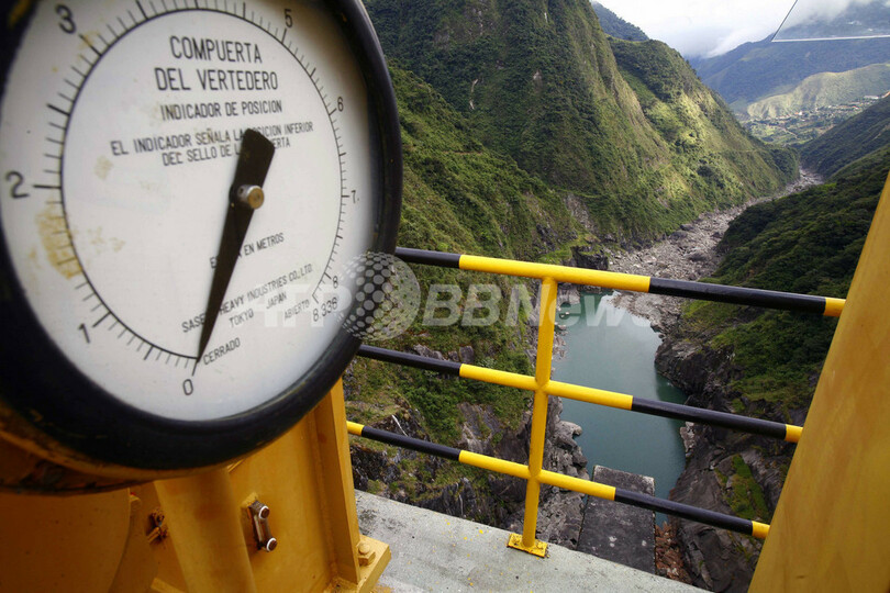 干ばつで水力発電稼働危機、停電や電力配給も エクアドル