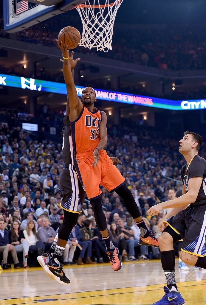 ウォリアーズ、サンダーの粘りに苦しむもラストで逃げ切る