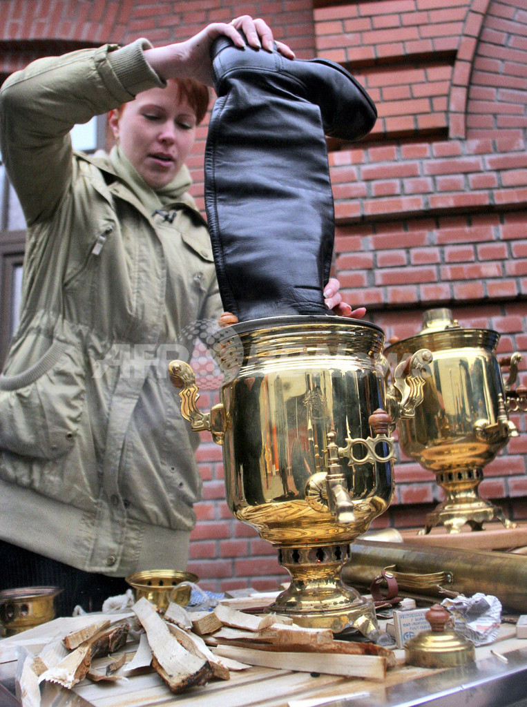 ロシアの伝統茶器「サモワール」の祭り、身も心もあったかに