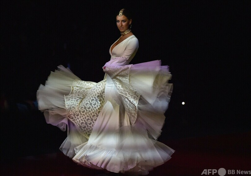 フラメンコの本場セビリアでファッション展示会