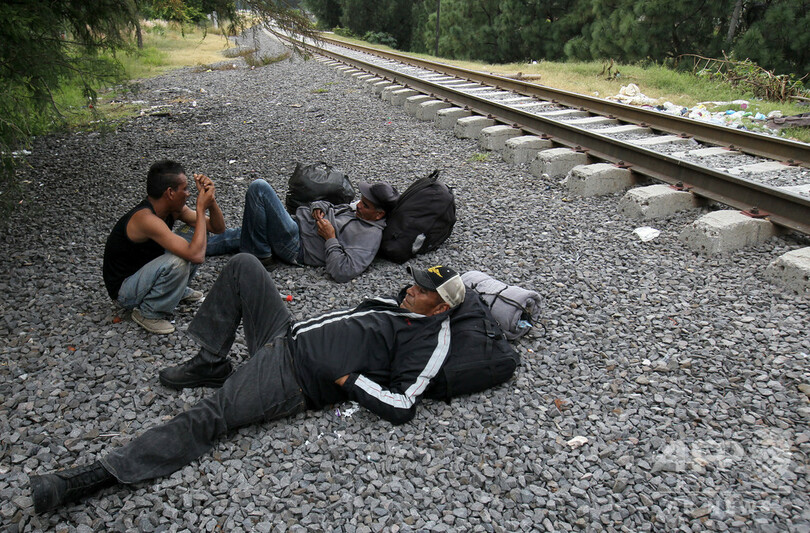 米国を目指す移民7人、メキシコでのある一日の物語