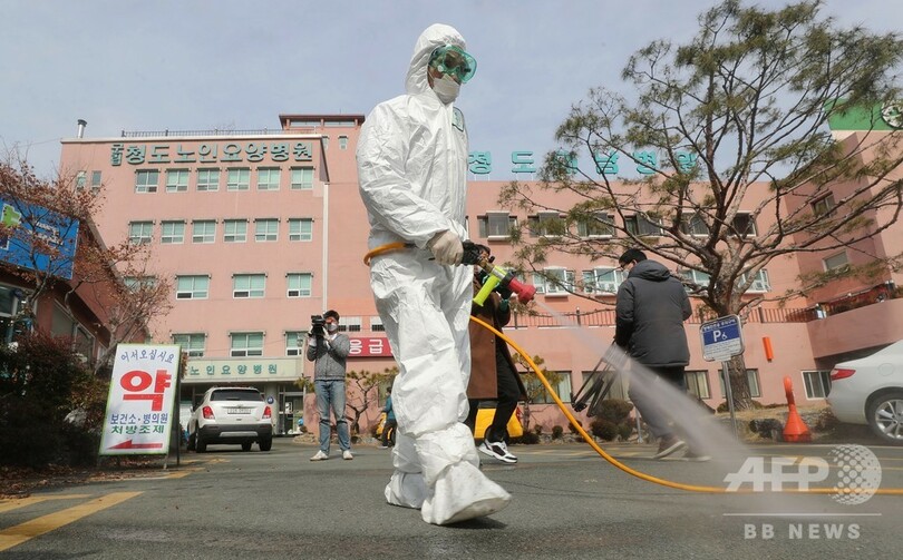 韓国、新型ウイルス感染者556人 死者は4人に