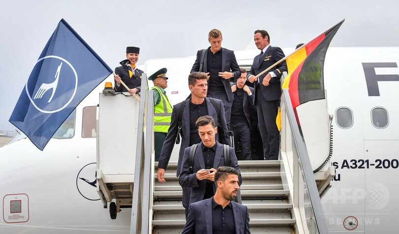 前回王者ドイツとイングランドがロシア入り、W杯開幕へムード高まる