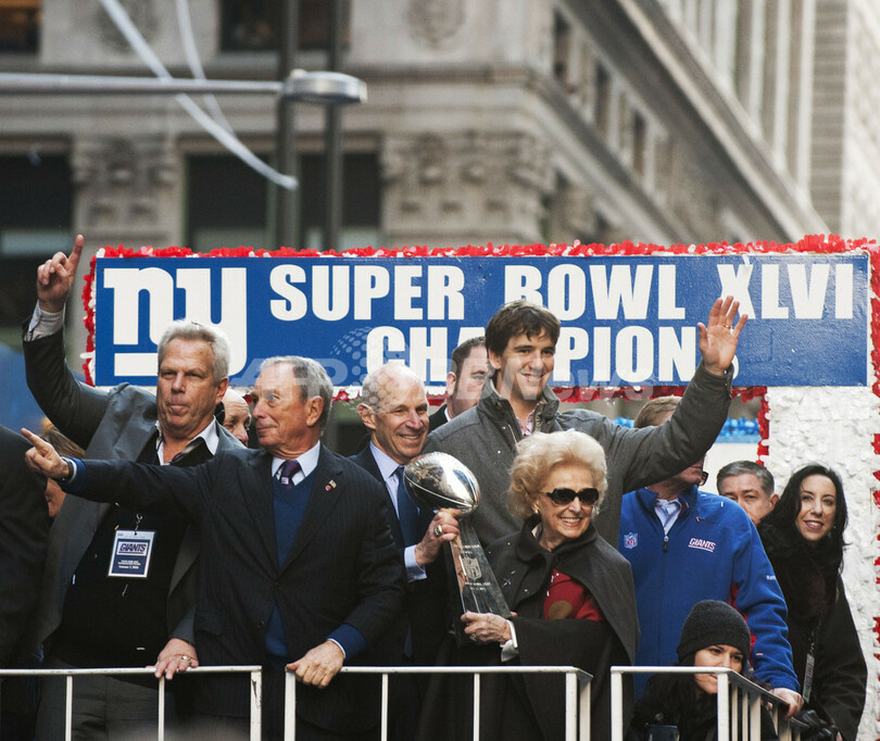 スーパーボウル制覇のジャイアンツが優勝パレード