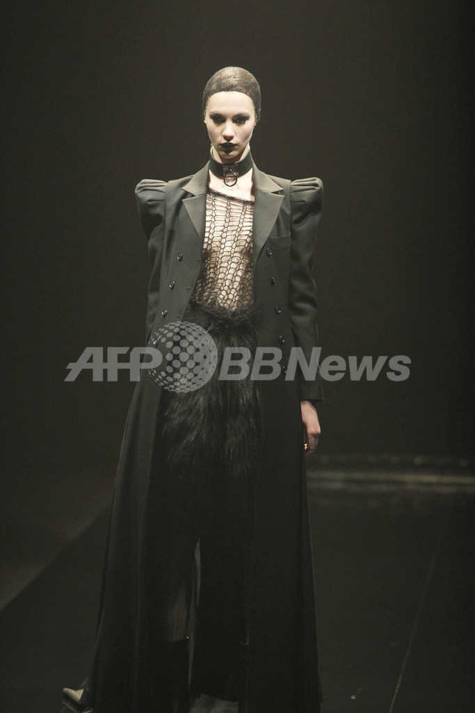 ＜13/14年秋冬東京コレクション＞アリス アウアア