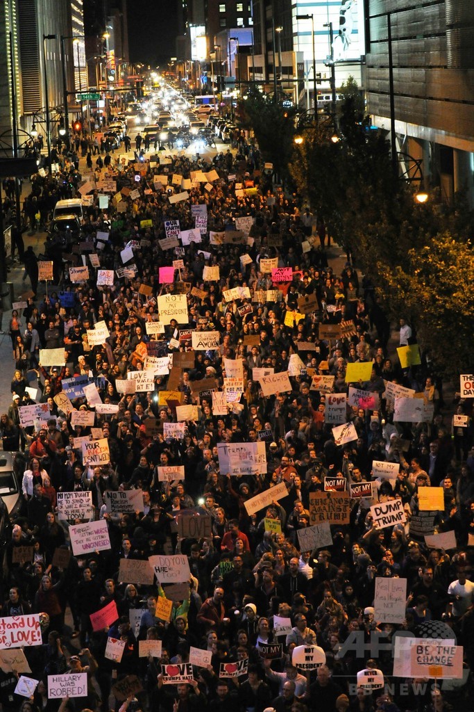 続く「反トランプ」デモ、オレゴン州では「暴動」と表現 米