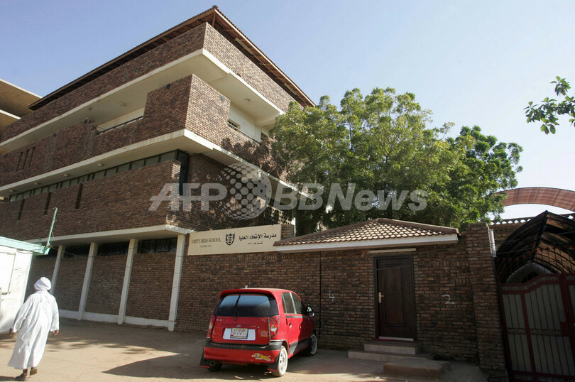 テディベアに「ムハンマド」で禁固刑の英語教師の恩赦求め英上院議員がスーダン入り