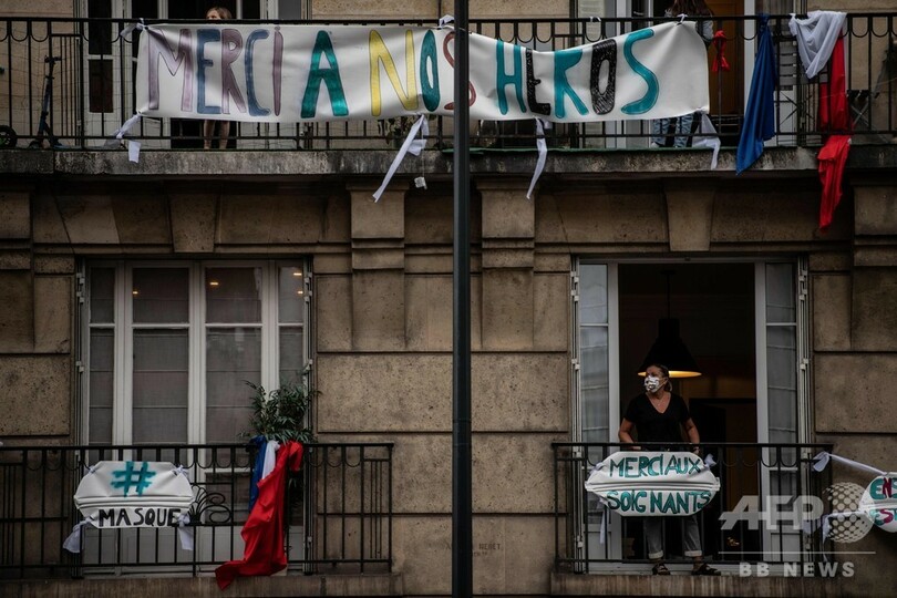 仏のコロナ死者、2万5000人超える 首相は封鎖解除計画を擁護