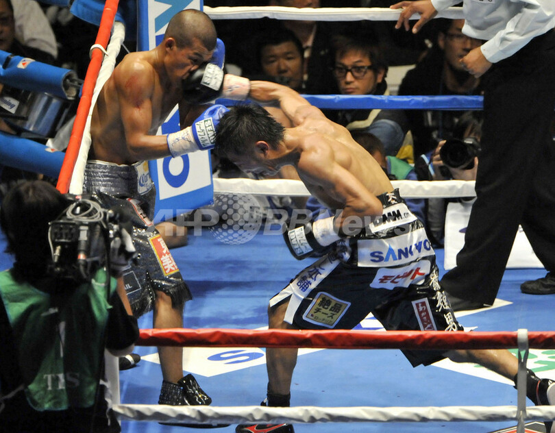 亀田興が2階級制覇、内藤に判定勝ち