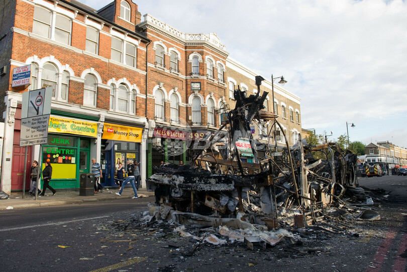 ロンドン暴動で本格捜査開始、郊外各地に飛び火も